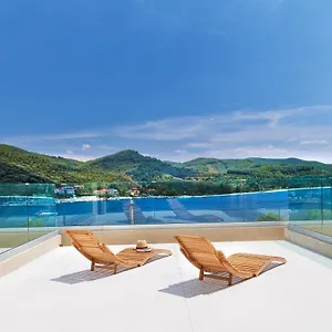  Hotel Chronos
